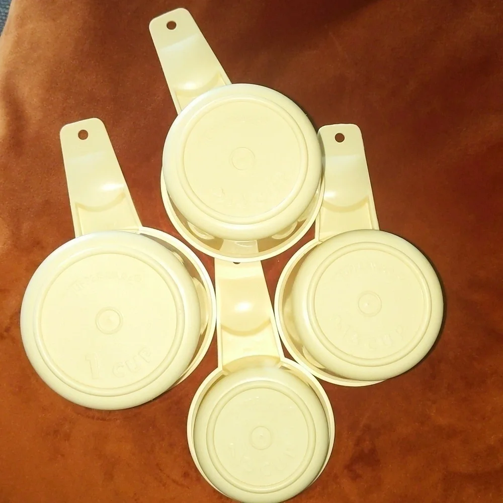 Vintage Tupperware measuring cups & spoons. All items shown-5 spoons/4 cups